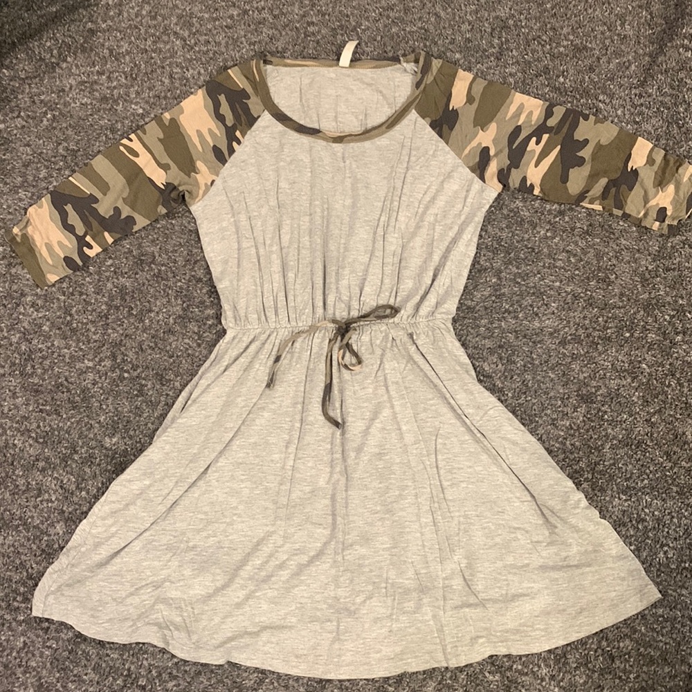 EUC spring Summer Dress with Pockets Camo